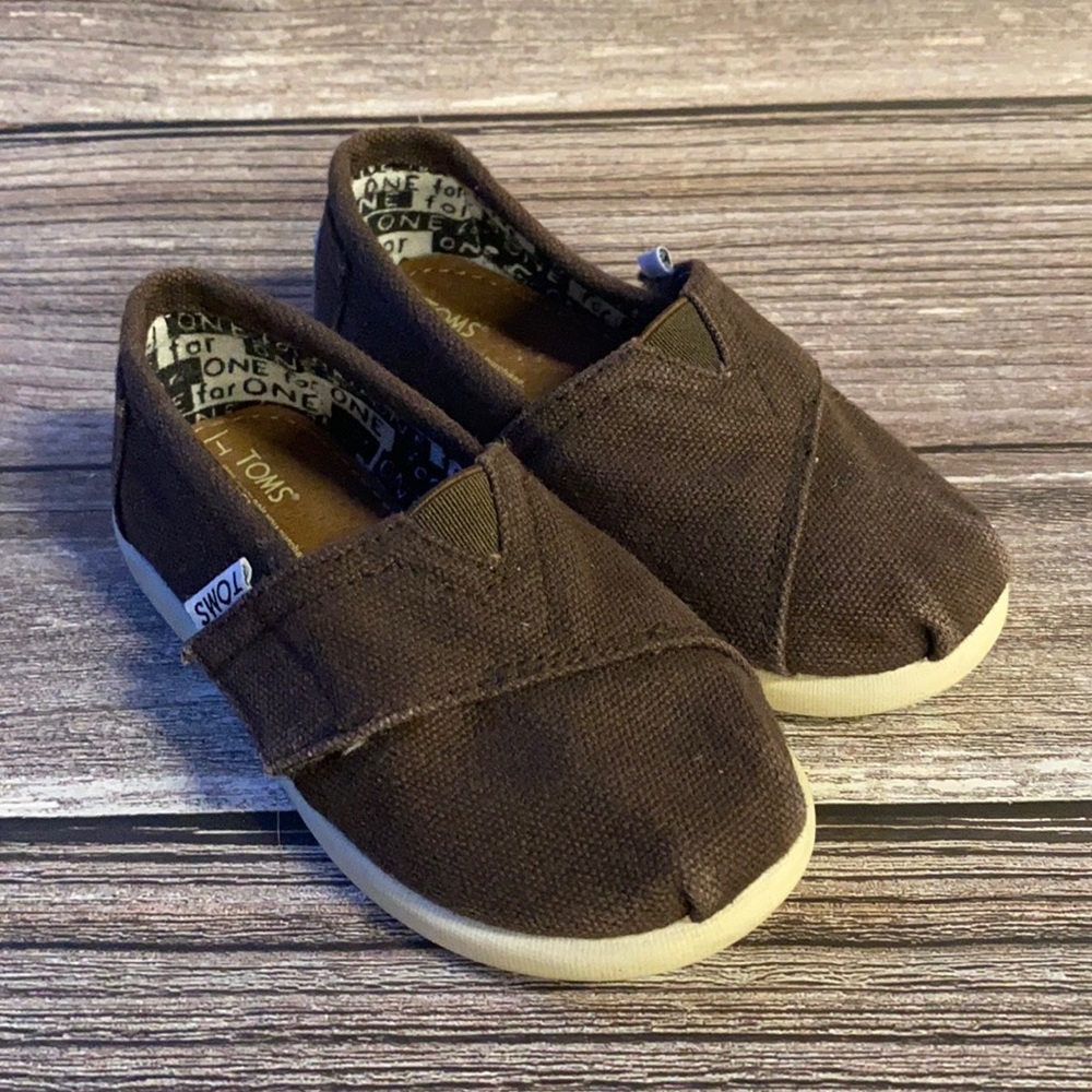 Toms Brown adjustable flats size 6 toddler